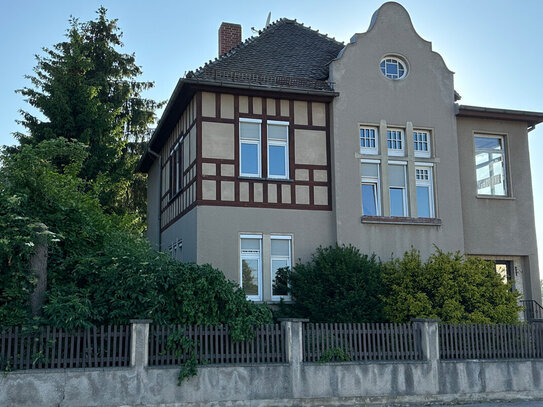 Stadtvilla, 6 helle Zimmer, 177 m² WFL mit Garten und Garage in Nobitz OT Lehndorf