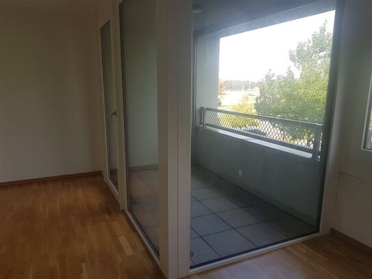 Moderne 2-Zimmer-Wohnung mit gemütlicher Loggia Nahe Riem-Arcaden