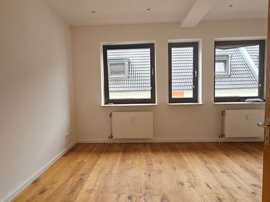 Modernisiertes Appartement mit Pantryküche in zentraler Lage von Deutz. Fachhochschul-/ und Rheinnähe!!