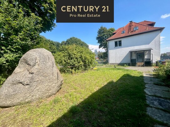 CENTURY21: Willkommen zu Hause: geräumiges Einfamilienhaus mit Nebengelass