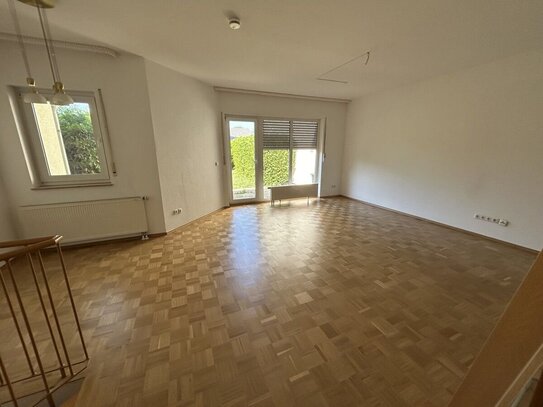 ATLAS IMMOBILIEN: Traumhafte Wohnung mit Garten *Stellplatz*