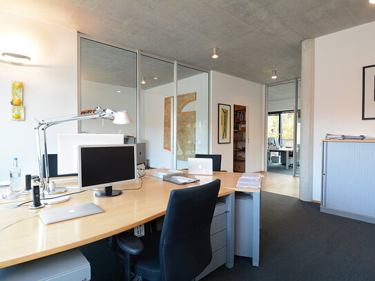 Heller Schreibtischplatz in kreativer Bürogemeinschaft mit Terrasse - All-in-Miete