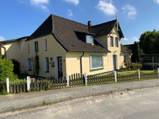 Historisches EFH mit Einliegerwohnung, Garage und Werkstattanbau