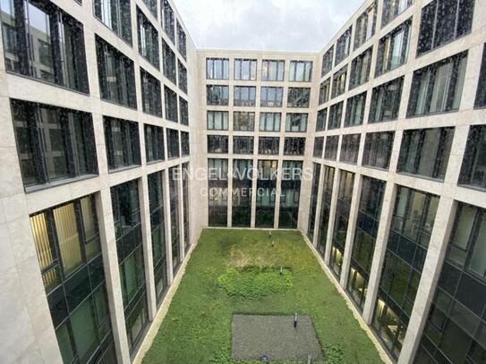 Sonniges Büro direkt am Flughafen