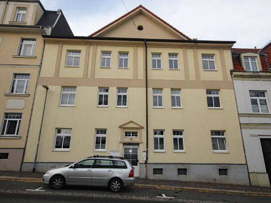 Helle geräumige Dreiraumwohnung mit Terrasse im Erdgeschoss