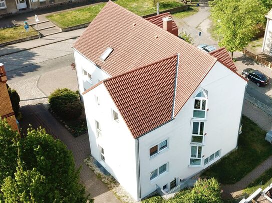 Werden Sie selbst Vermieter! Schicke 2-Raumwohnung mit Balkon und Garage in Holzweißig zu verkaufen