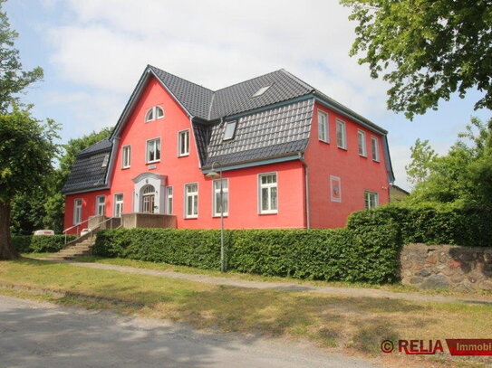 Historisches Mehrfamilienhaus auf 10.600 m² Grundstück