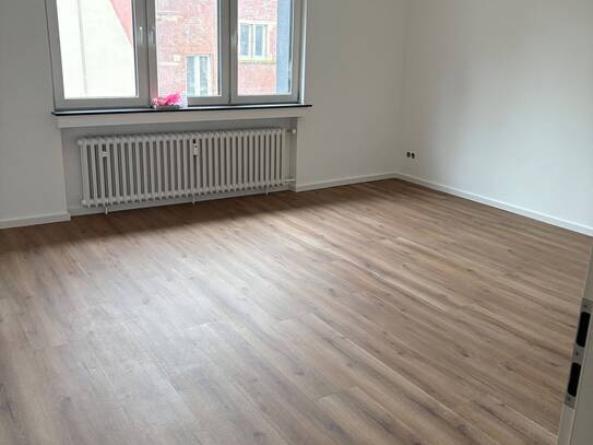 Wunderschöne 2 Zimmer + Wohnküche, Balkon - Erstbezug nach Sanierung ab 06-2025