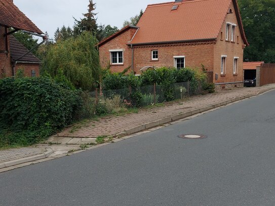 Einfamilienhaus freistehend mit Garten und Doppelcarport