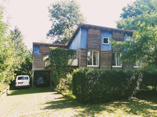 innerstädtisches, gesundes Wohnen: Architektenhaus mit ELW, Einzelcarport und Stellplatz