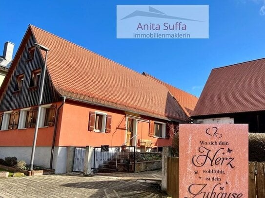 Historisches Anwesen mit teils ausgebauter Scheune und Schrebergarten!