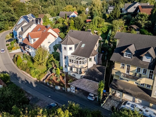 Provisionsfrei! Gemütliches EFH mit Einliegerwohnung, Kamin und tollem Blick in ruhiger Lage!