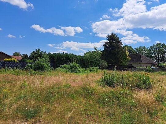 Erfüllen Sie sich Ihren Traum vom Neubau - Sonniges Baugrundstück Süd-West Ausrichtung in zweiter Reihe !