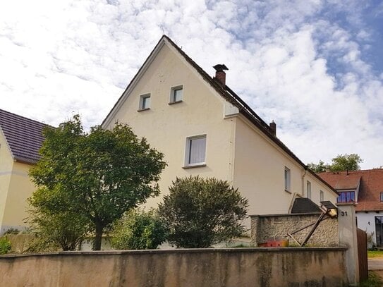 San.bed. Bauernhaus auf großem Grundstück in stadtnaher Lage!