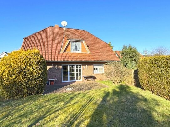 Ein Zuhause für die Familie! Einfamilienhaus mit großem Garten, Badewanne & Garage