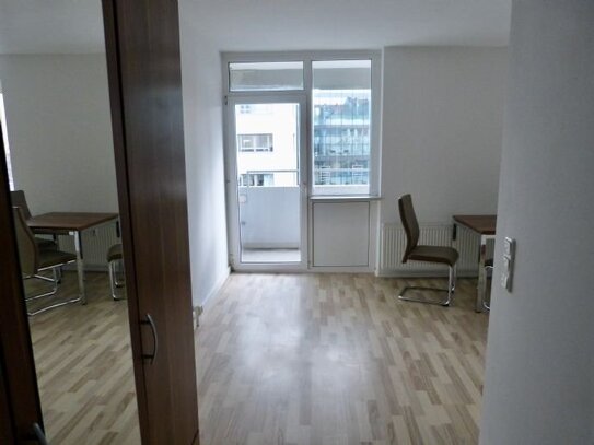 Möbliertes 1 Zi.-Appartement mit Balkon über die komplette Breite der Wohnung - Außenstellplatz oder TG-Stellplatz opti…