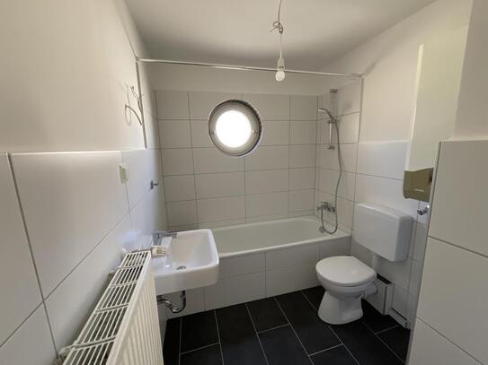 2-Zimmer-Wohnung im 2. Obergeschoss mit Badewanne in Wilhelmshaven - Nähe City !!!