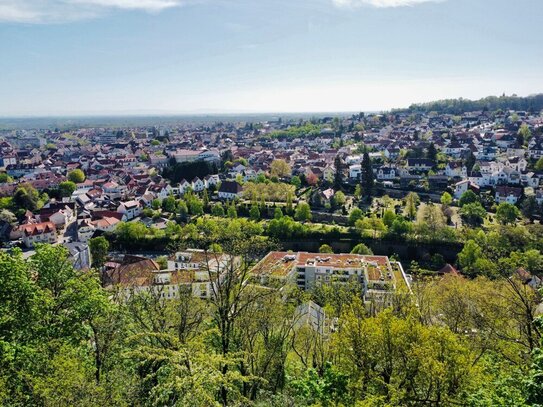 Ausgezeichnetes Hanggrundstück mit bezauberndem Blick über die Rheinebene und gültigem Bebauungsplan