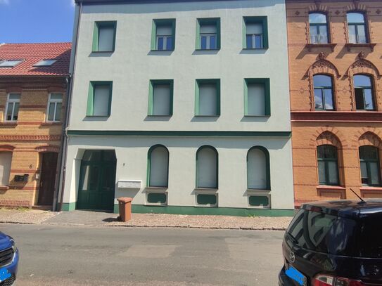 Helle 2-Raumwohnung mit Balkon und Carport, im Zentrum von Bitterfeld