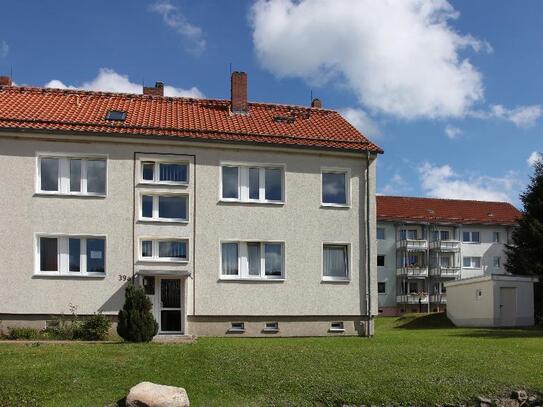 Sofort bezugsfertig. Modernisierte 3 Zimmer Wohnung mit Dusche.