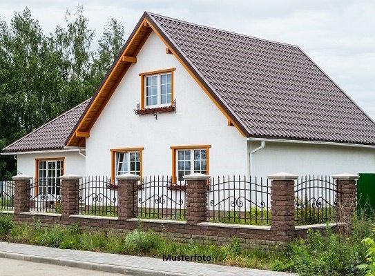 Einfamilienhaus, Dachterrasse, Doppelgarage mit Grube