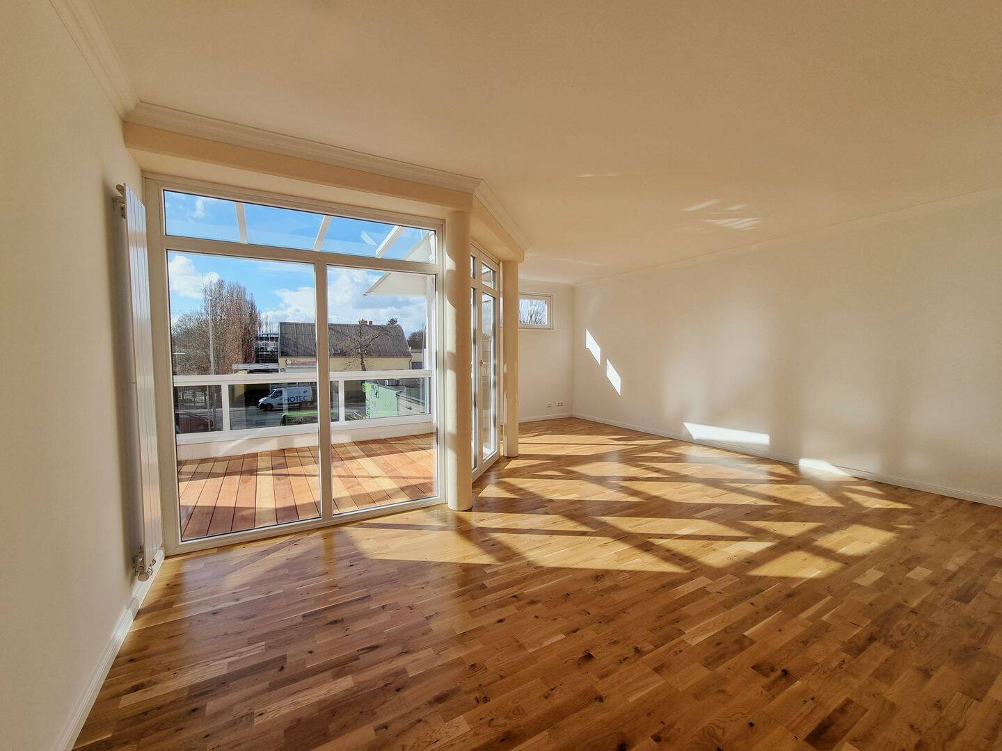Großzügige 3-Zimmer-Wohnung mit Wintergarten, privater Dachterrasse und Blick ins Grüne - Photo 1