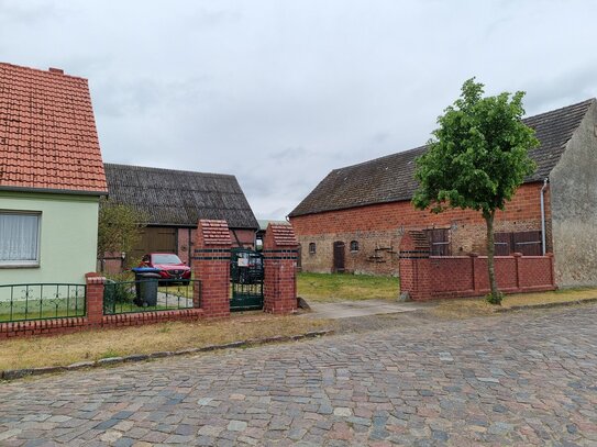 ehemaliger Bauernhof mit Scheune sowie Stallungen und großem Grundstück in Friedrichshagen unweit vom Stettiner Haff