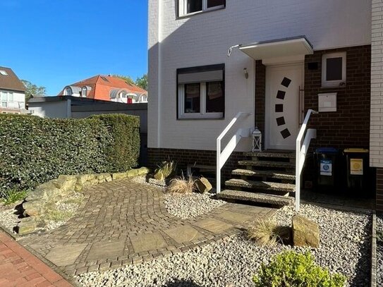 Reihenendhaus mit Garage und Gartenhaus in Groß-Buchholz