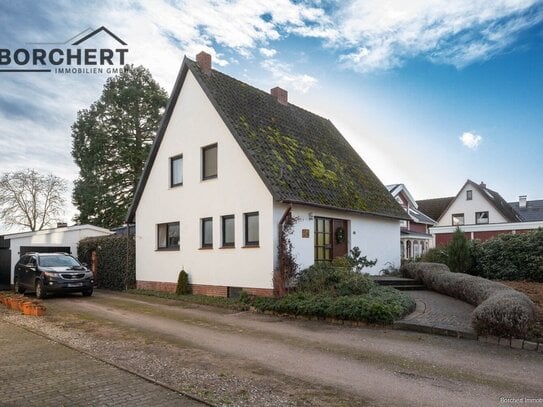 Einfamilienhaus mit Nebengebäude auf großem Grundstück in Tangstedt zu verkaufen