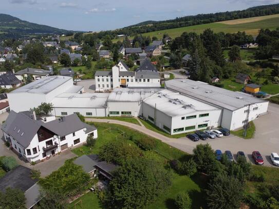 Zweigeschossige Stahlbetonhalle als Produktions- und Lagerhalle