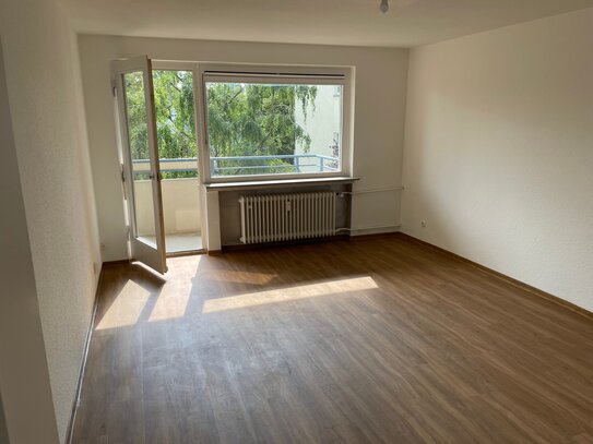 3 Zimmer Wohnung mit Balkon in Eschborn zum Sofortbezug