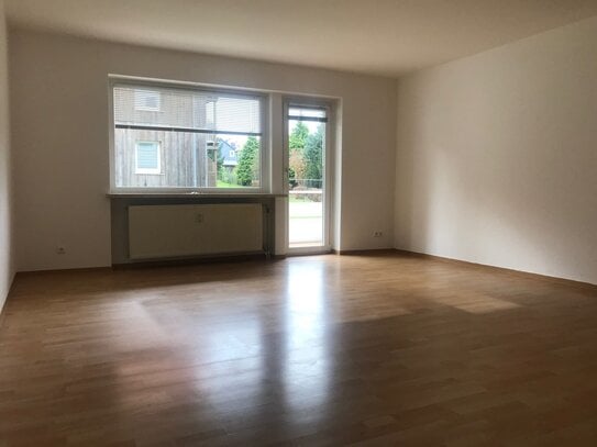 FRÜHLINGSGEFÜHLE - Hübsche und helle Erdgeschosswohnung mit Balkon, Tageslichtsbad und separatem WC