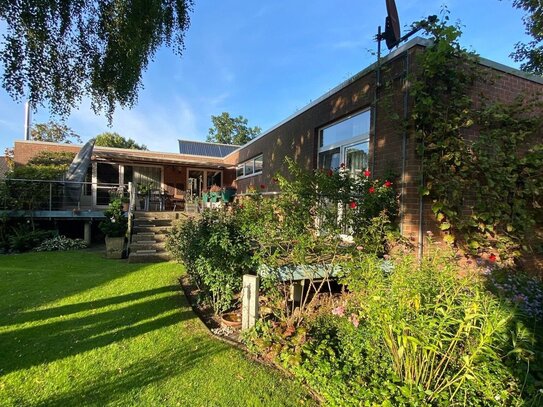 Charmantes Einfamilienhaus in schöner Lage mit tollem Garten