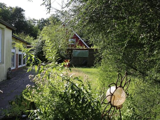 Altbestand mit Potenzial auf idyllischem Grundstück