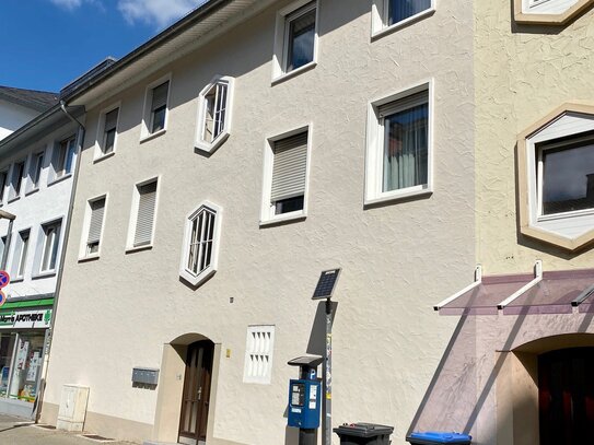 Saarlouis! Innenstadt! Gepflegte 2 -Zimmer Single -Wohnung mit kleinem Balkon!