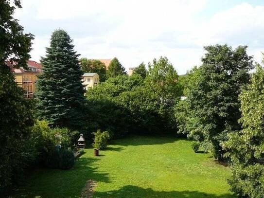 Wohnen in historischer Villa - natürlich in bester Lage!
