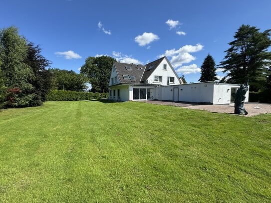 ZU VERKAUFEN: Herrschaftliche Villa im Soester Westen auf einem großzügigen Anwesen mit Garagen, Garten, Terrasse und B…