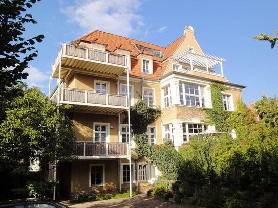 Charmante Altbauwohnung an der Peißnitzinsel mit Loggia und PKW Stellplatz