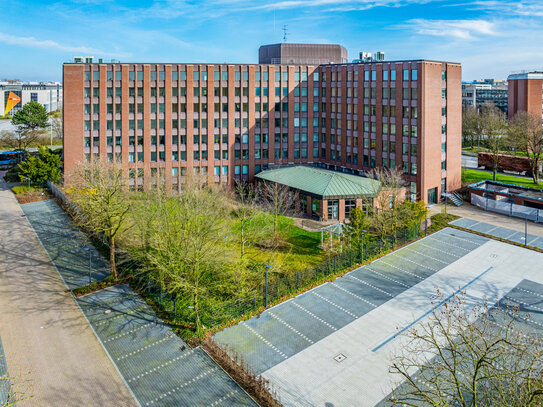 Revitalisierung! Moderne Büroflächen auf großem Grundstück mit einladendem Gartenbereich