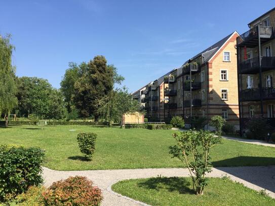 Nur für 50+Singles/Paare: kernsanierte, barrierefreie 2 ZKB mit Terrasse u. Süd-Balkon