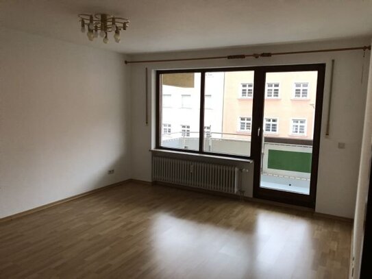 3,5-Zimmer-Wohnung mit Balkon und Einbauküche in Nürnberg Johannis. In ruhiger Lage, Kein Straßenlärm aber trotzdem ver…