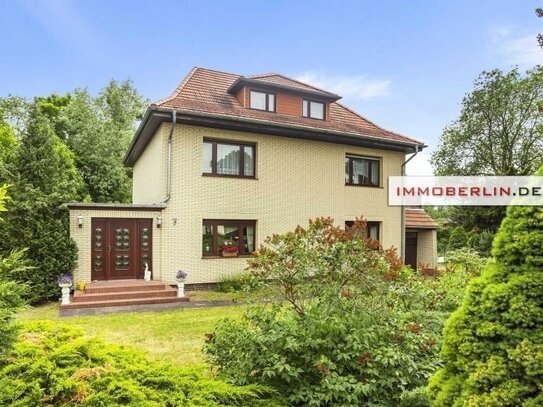 IMMOBERLIN.DE - Top-Lage: Ein-/Zweifamilienhaus nahe Groß Glienicker See mit Ausbaupotenzial