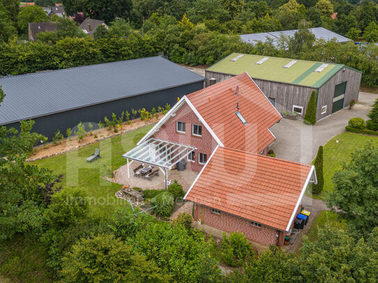 Wohn- und Gewerbeimmobilie. Einfamilienhaus nebst massivem Carport und 2 Hallen!