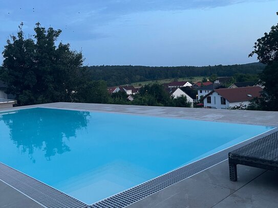 Traumhafter Weitblick, EFH Bj. 2017 mit Charme, zusätzliche kl. ELW, Swimmingpool und viel Platz, sehr gepflegt