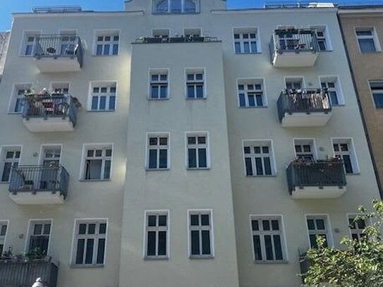 Bezugsfrei, frisch renovierte helle 2-Raumwohnung in Berlin-Wedding