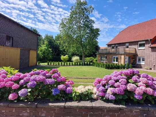 "Schöner Wohnen in Edemissen !" / Modernisierter Resthof / Mehrfamilienhaus mit ausbaufähigem Nebengebäude auf großem G…