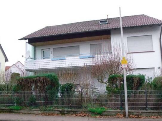 Sanierungsbedürftiges Dreifamilienhaus mit großem Grundstück in Leingarten zu verkaufen.
