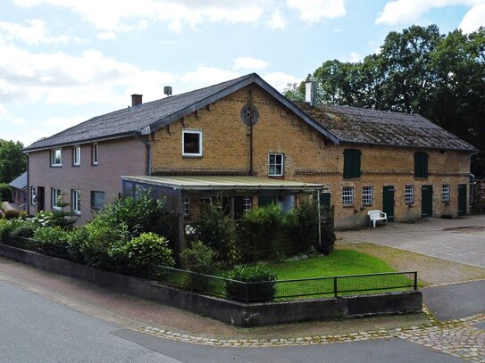 Gepflegter Resthof mit 3 WE und Ausbaureserve vielseitig nutzbar mitten in Schwabstedt an der Treene