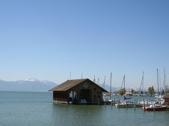 See- und Bergblick in Seebruck - Sanierte 118 qm 3-Zimmer DG-whg - 50m zum See - Balkon - ab 01.07