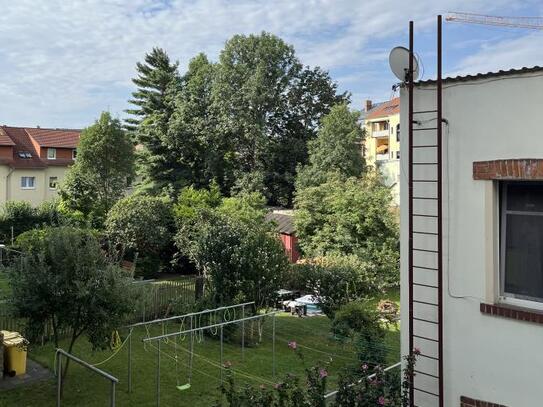 Hübsche Wohnung mit Balkon und Blick in den grünen Innenhof! Wohnküche!